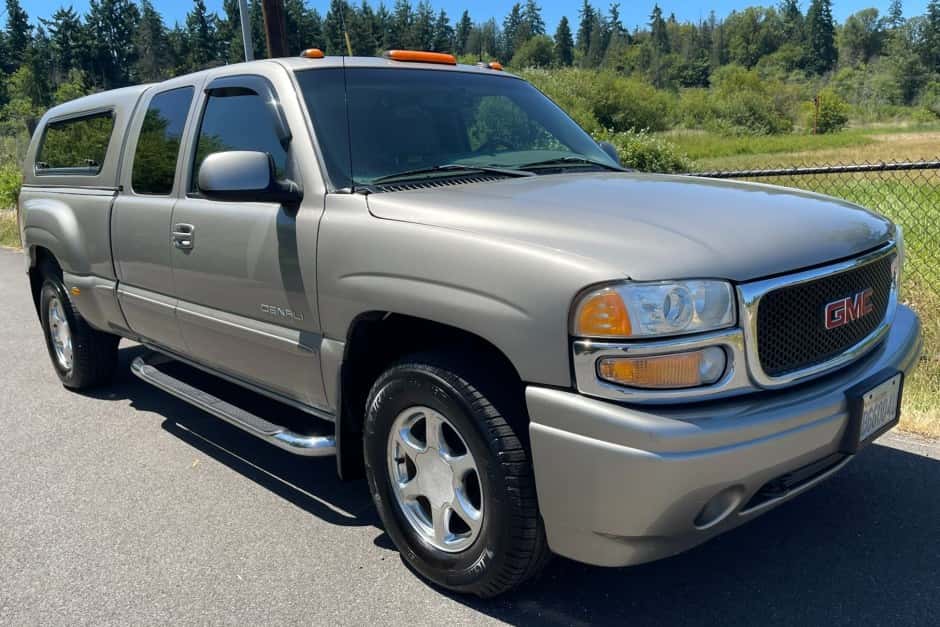 2002 GMC Sierra (GMT800 1999-2007) sold for $11,750