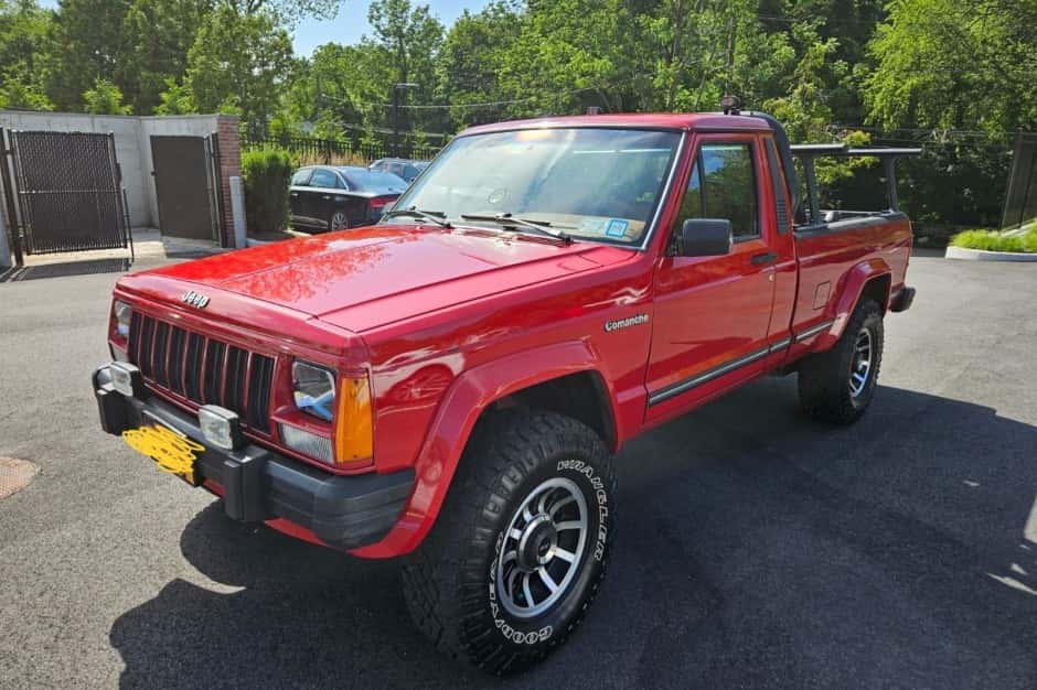 1989 Jeep Pickup sold for $15,500