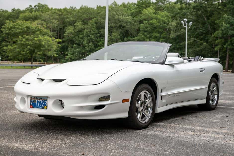 1999 Pontiac Firebird (1993-2002) sold for $10,750
