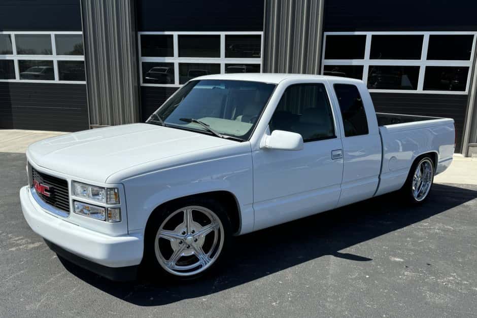 1996 GMC Sierra (GMT400 1988-2002) sold for $9,500
