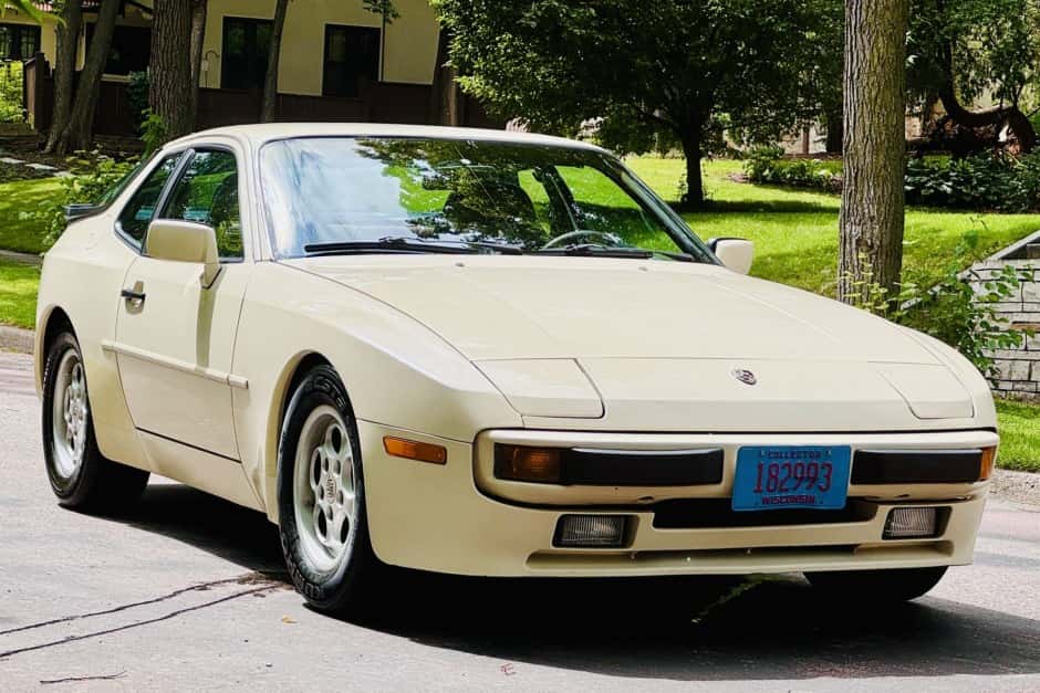 1985 Porsche 944 sold for $8,200