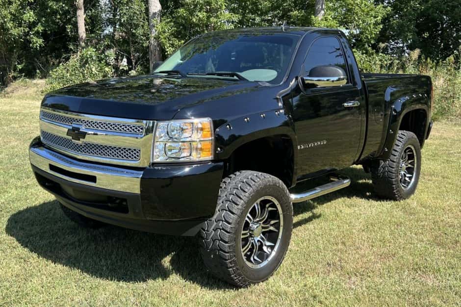 2009 Chevrolet Silverado GMT900 (2007-2013) sold for $26,000