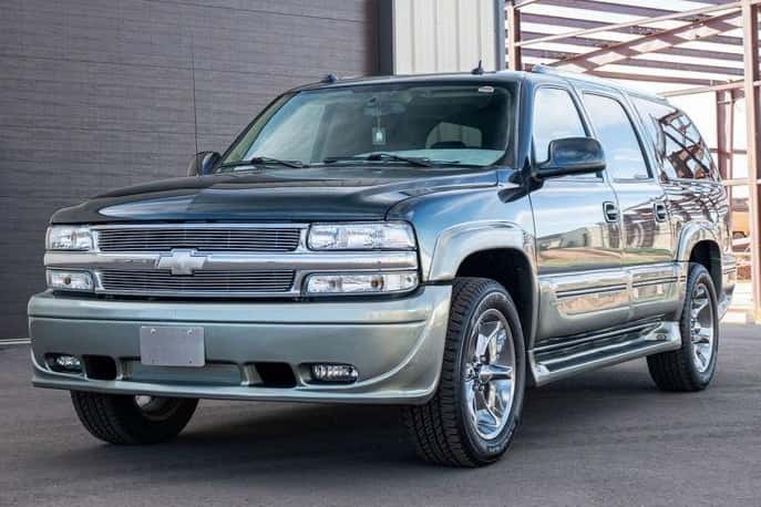 2005 Chevrolet Suburban (GMT800 2000-2006) sold for $9,600