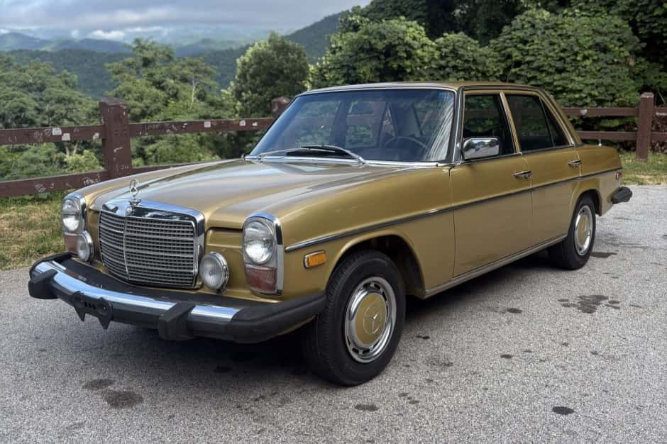 1975 Mercedes-Benz W114 & W115 sold for $8,000