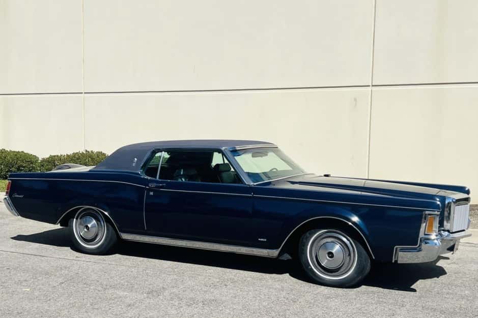 1971 Lincoln Continental Mark III (1969-1971) sold for $17,000