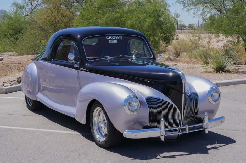 1941 Lincoln Zephyr sold for $43,000