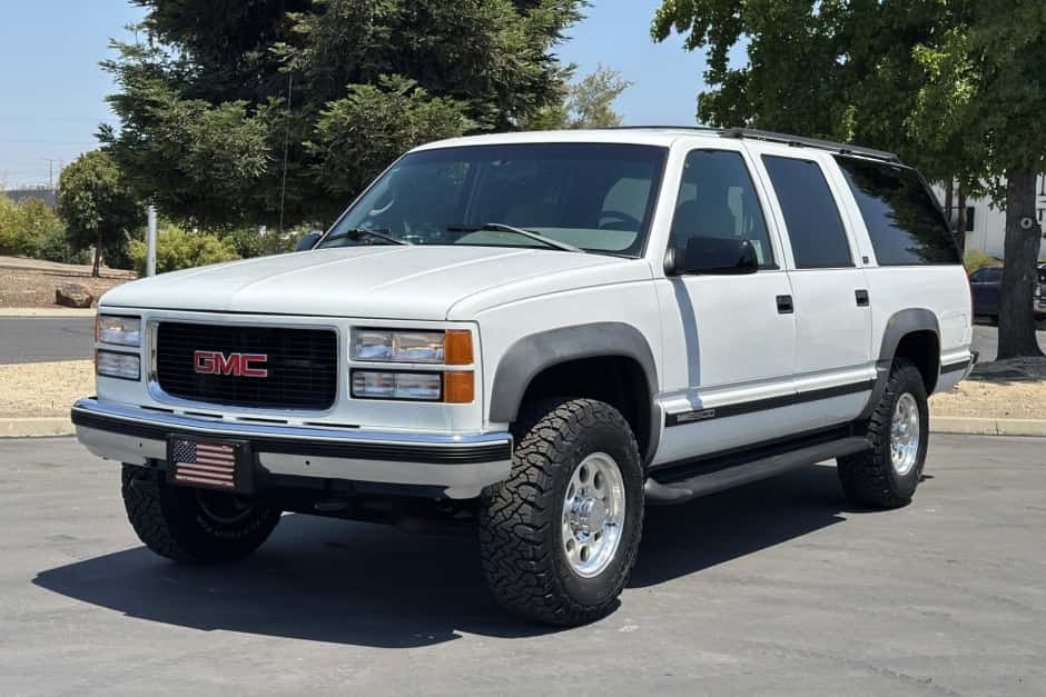 1996 GMC Suburban (GMT400 1992-1999) sold for $19,001