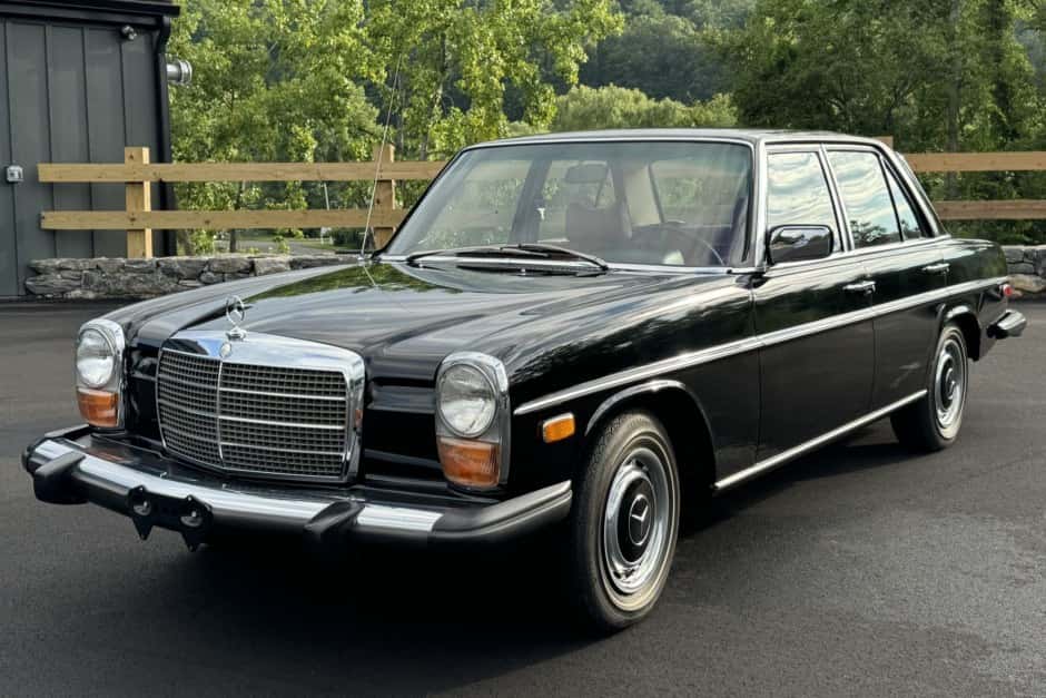 1974 Mercedes-Benz W114 & W115 sold for $31,000
