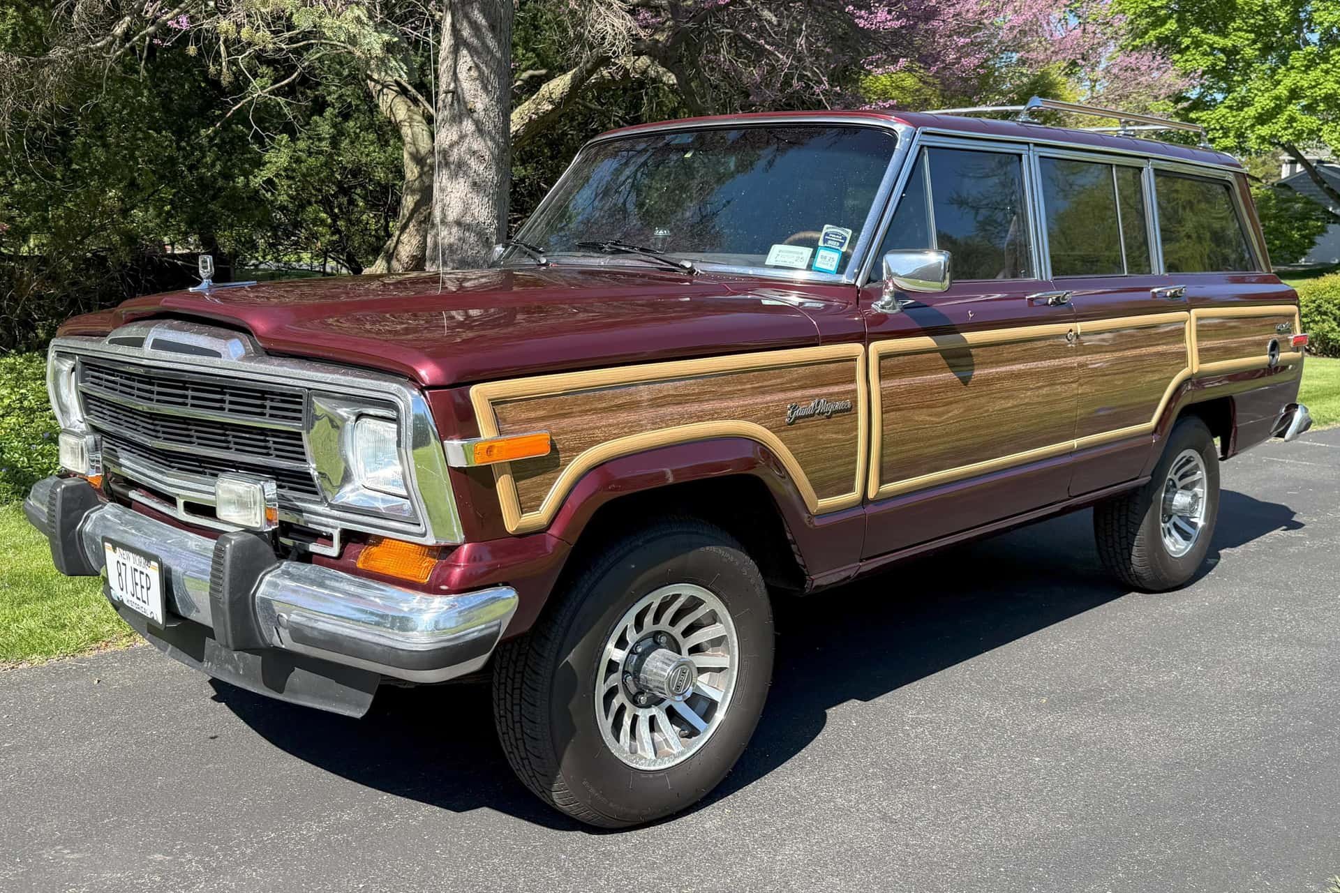 1987 Jeep Grand Wagoneer sold for $16,250