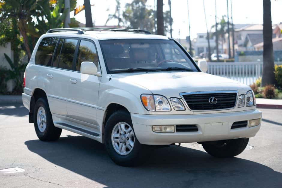 2000 Lexus LX470 sold for $9,300