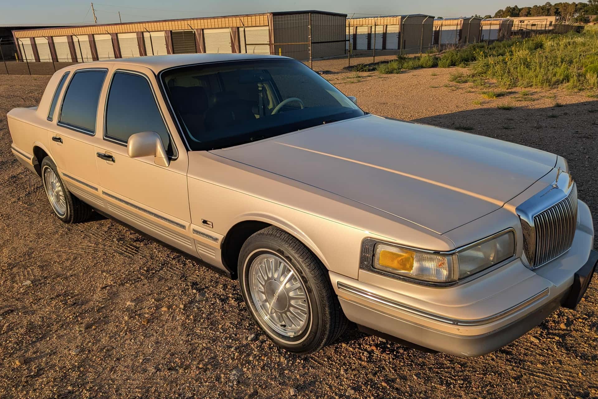 1995 Lincoln Town Car sold for $6,350