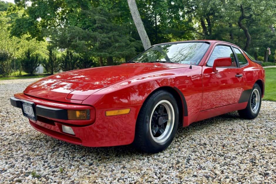 1983 Porsche 944 sold for $13,580