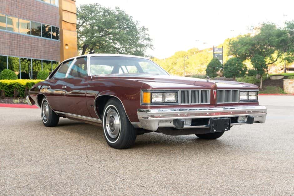 1976 Pontiac Tempest / LeMans sold for $10,300