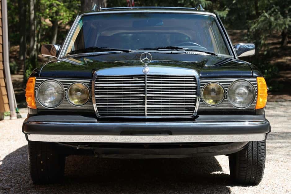 1983 Mercedes-Benz W123 sold for $40,000