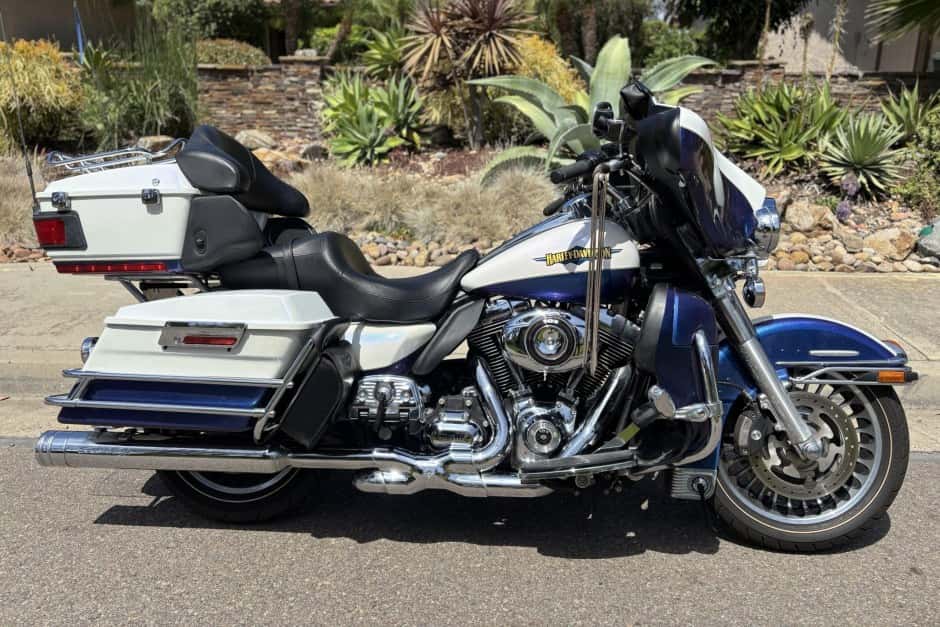 2010 Harley-Davidson Touring sold for $6,100