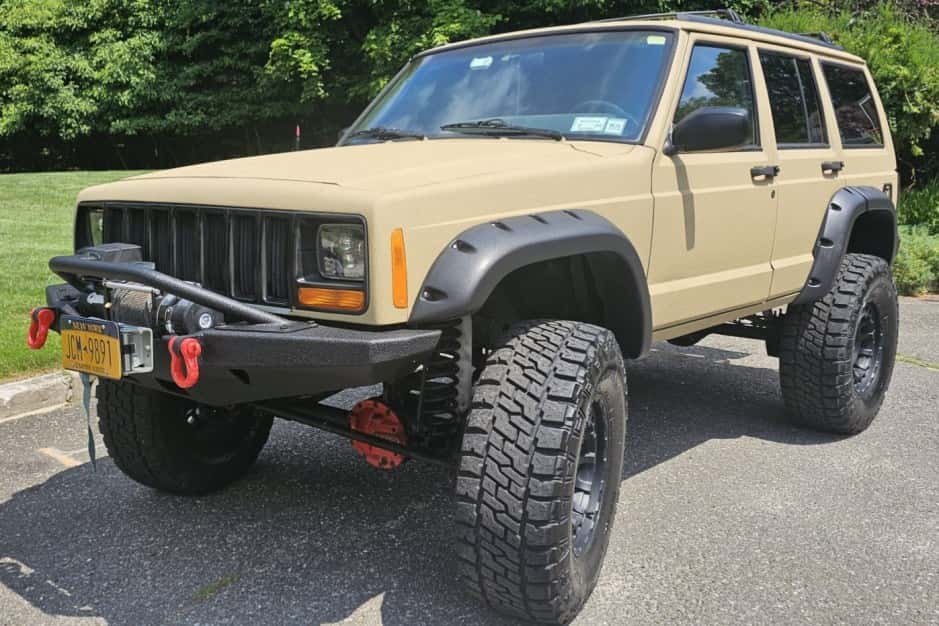 1998 Jeep XJ Cherokee sold for $9,600