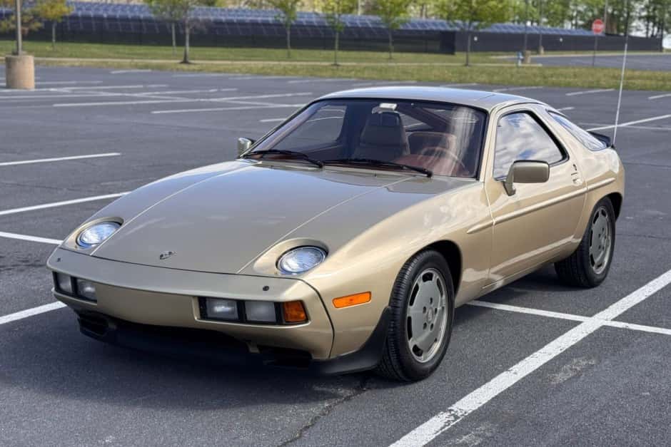 1982 Porsche 928 sold for $25,805