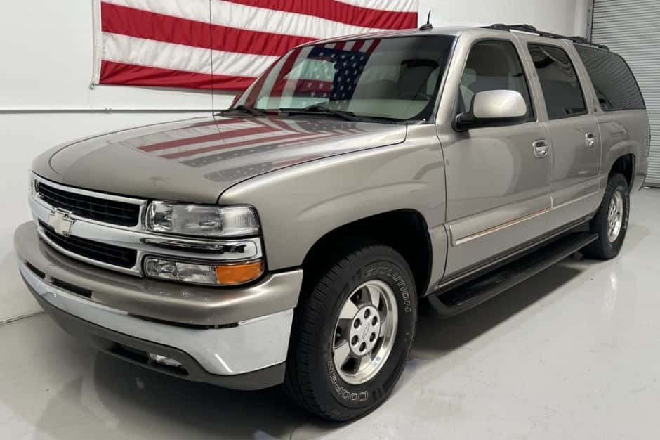 2003 Chevrolet Suburban (GMT800 2000-2006) sold for $10,250