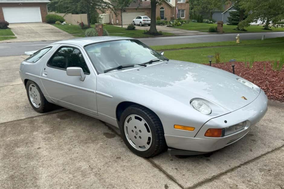 1989 Porsche 928 sold for $13,750