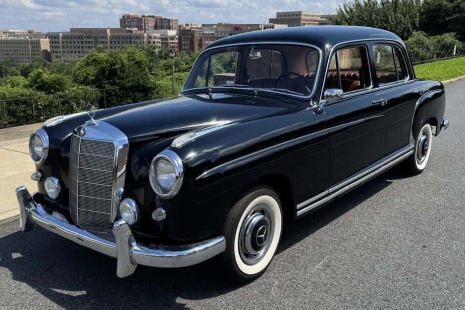 1959 Mercedes-Benz Ponton sold for $33,000