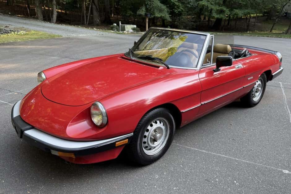 1987 Alfa Romeo 105/115 Spider Series 3 sold for $10,000