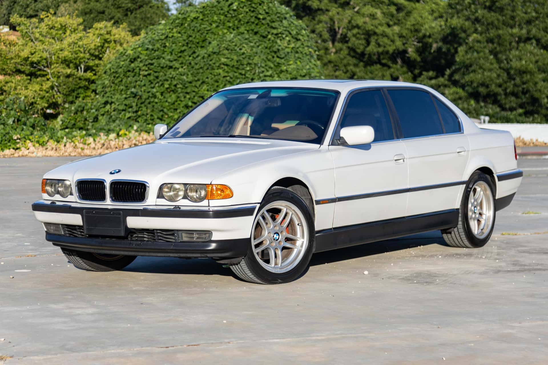 2000 BMW 7 Series sold for $5,000