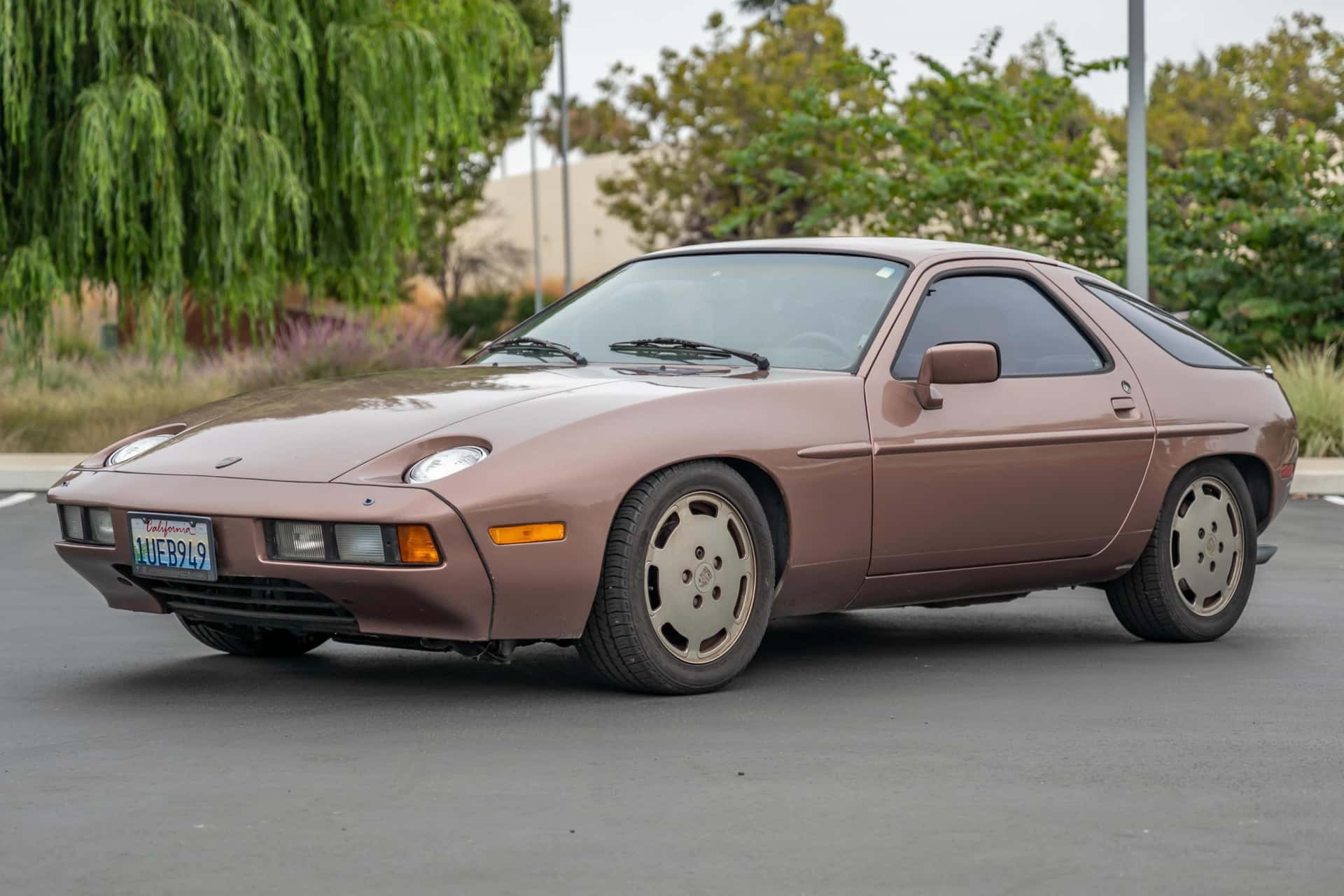 1983 Porsche 928 sold for $8,300