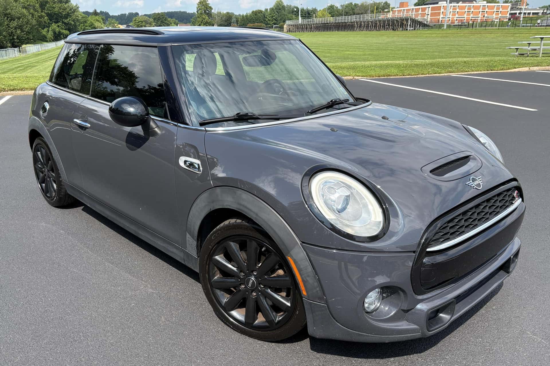 2015 MINI Cooper sold for $8,100