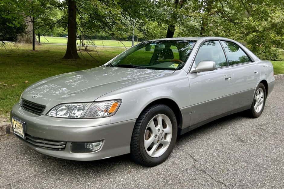 2001 Lexus ES sold for $9,600
