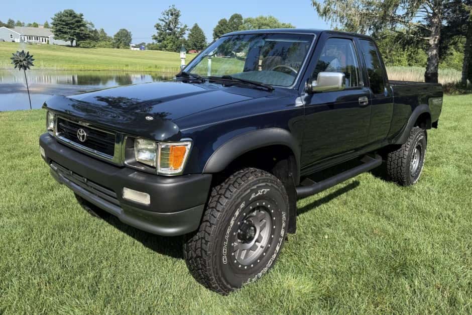 1993 Toyota Pickup (N80/90/100/110 1989-1997) sold for $20,000