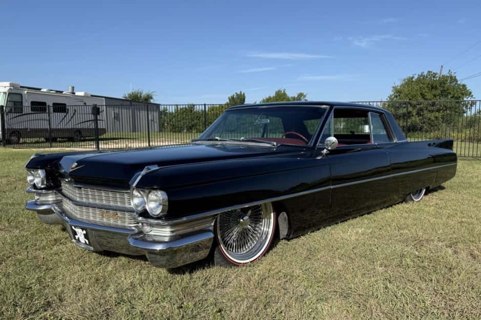 1963 Cadillac Series 62 sold for $25,250