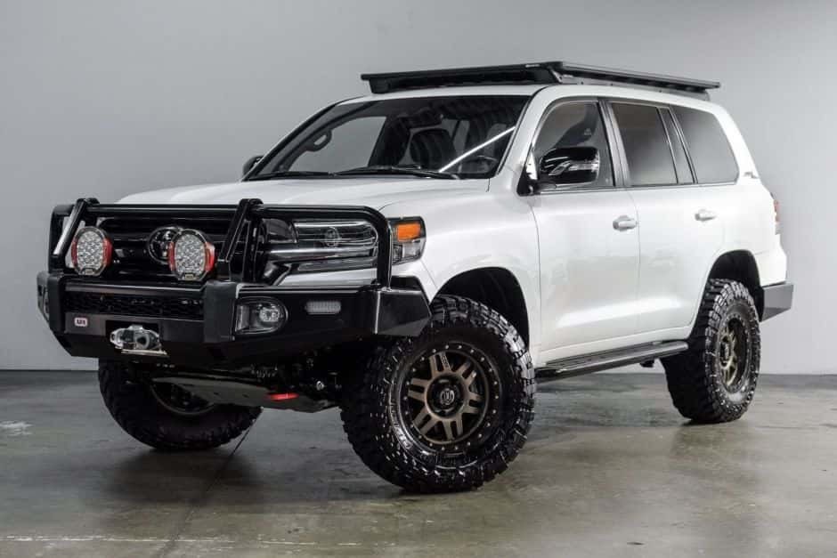 2020 Toyota Land Cruiser 200-Series sold for $86,550