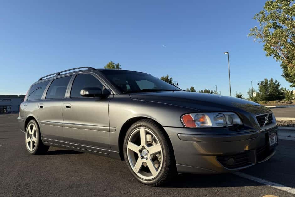 2007 Volvo V70R sold for $11,250