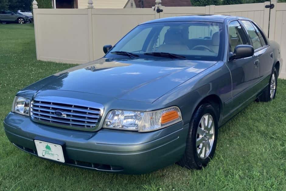 2006 Ford Crown Victoria sold for $9,000