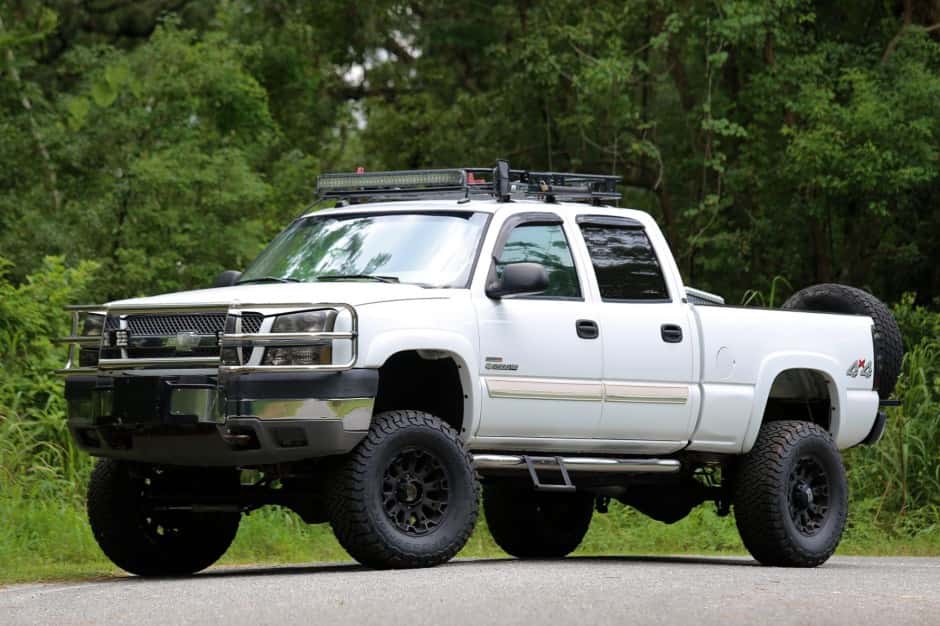 2004 Chevrolet Silverado GMT800 Heavy Duty (2000-2007) sold for $17,000