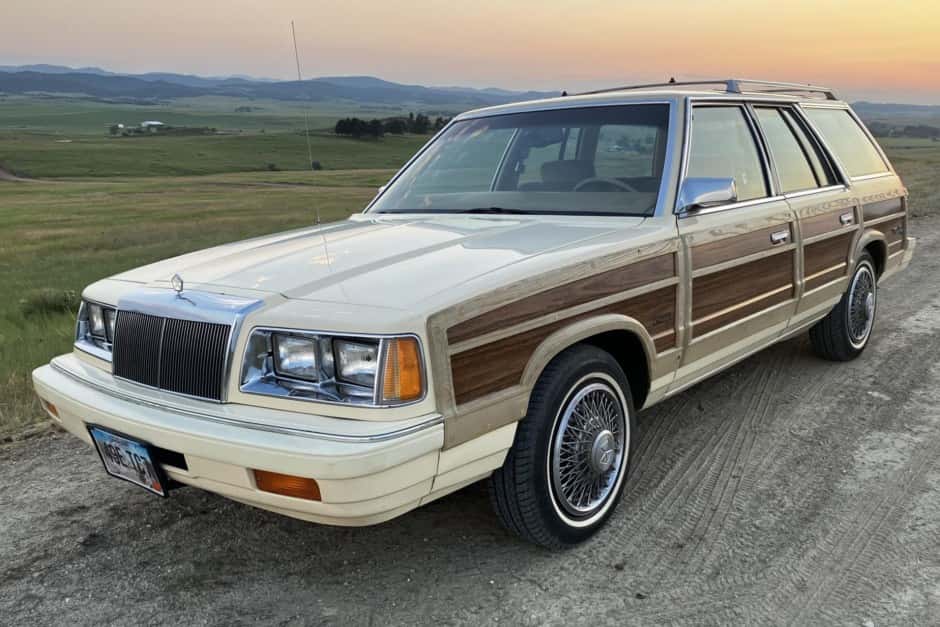 1987 Chrysler Town & Country sold for $4,200