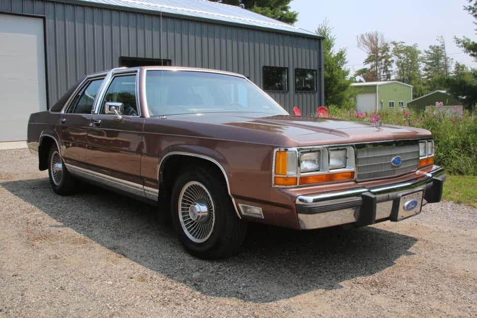 1989 Ford Crown Victoria sold for $6,100