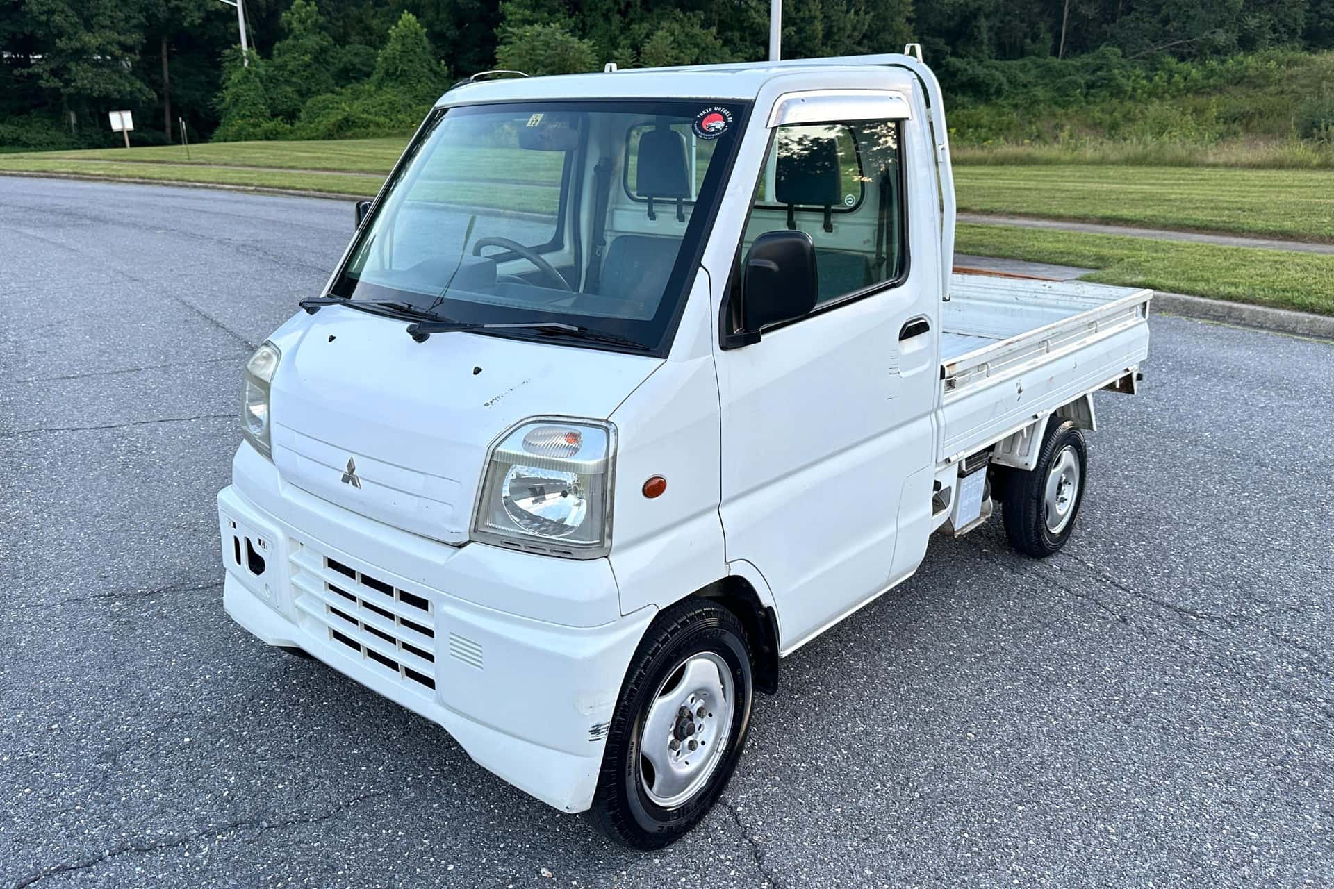 2000 Mitsubishi Minicab sold for $4,400