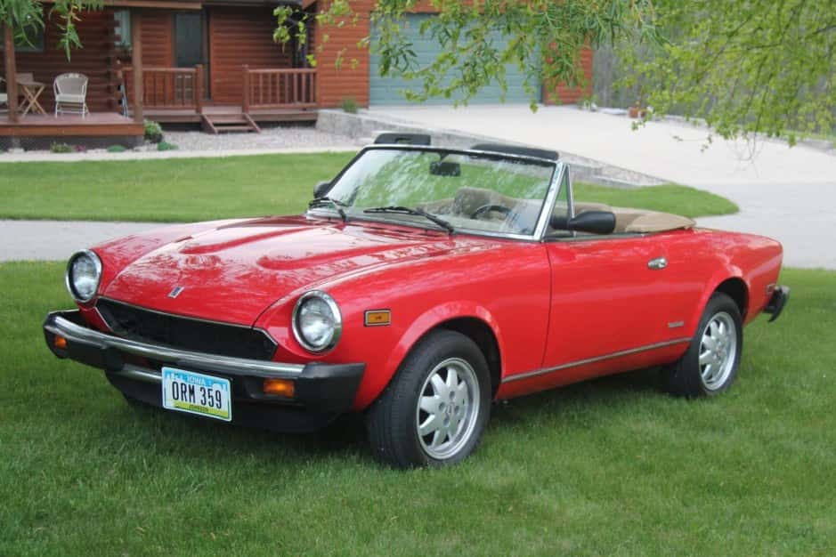 1985 Fiat 124 Spider (1966-1985) sold for $6,200
