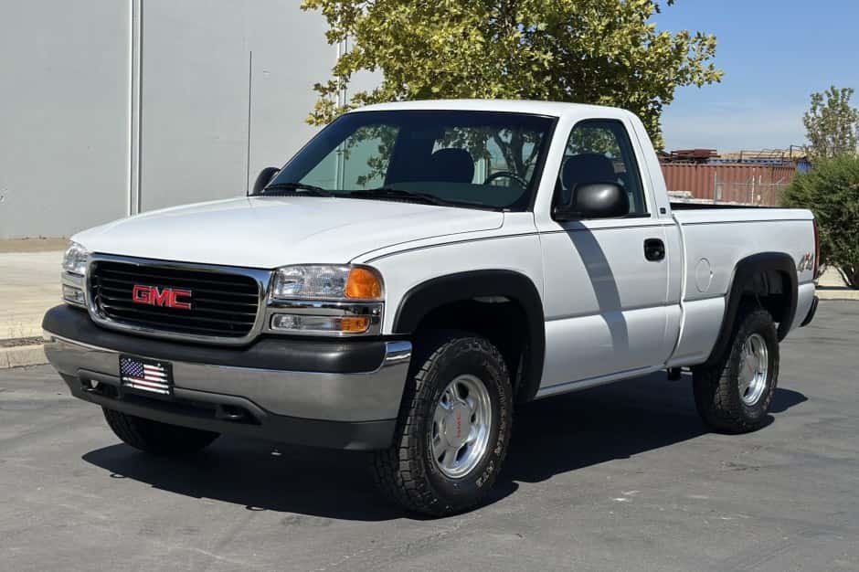 2000 GMC Sierra (GMT800 1999-2007) sold for $18,500