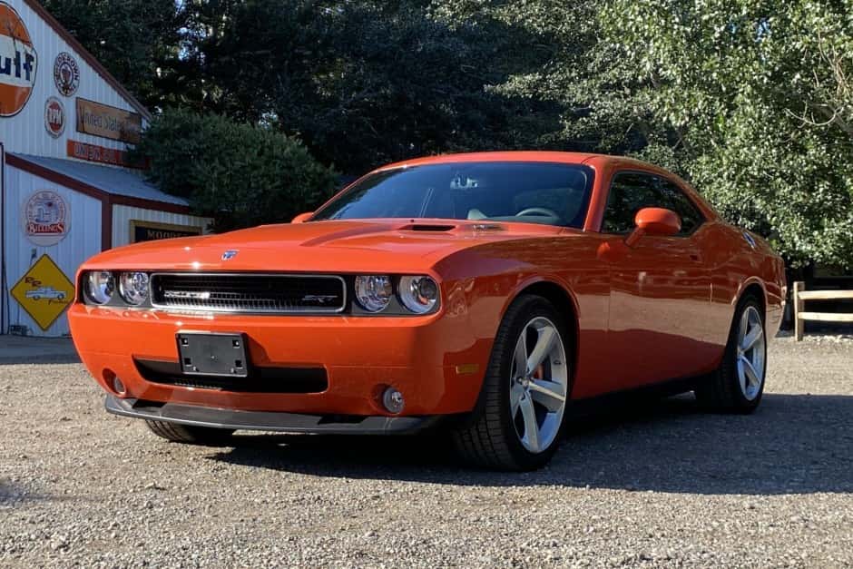 2009 Dodge Challenger SRT8 & 392 sold for $25,000