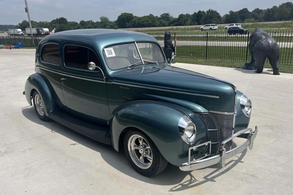 1940 Ford Standard, Deluxe, & Super Deluxe sold for $27,000