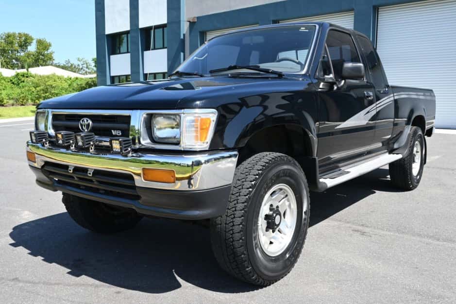 1993 Toyota Pickup (N80/90/100/110 1989-1997) sold for $7,600