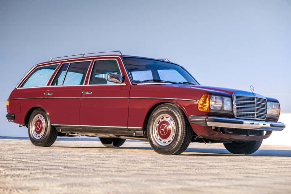 1982 Mercedes-Benz W123 sold for $30,750