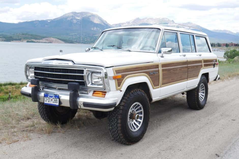 1989 Jeep SJ Grand Wagoneer sold for $16,250