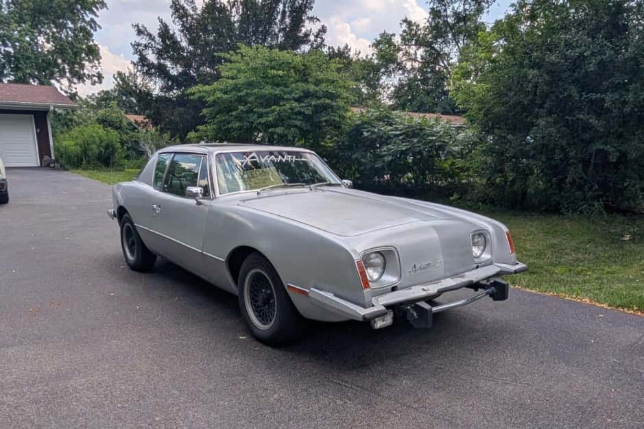 1977 Studebaker Avanti sold for $6,500