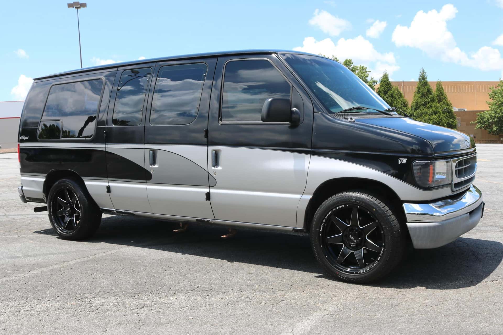 1999 Ford E-Series sold for $6,300