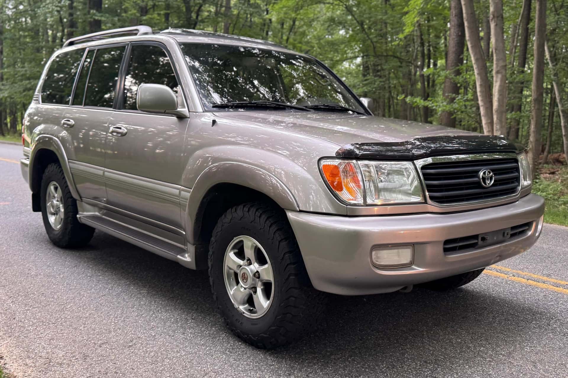 2002 Toyota Land Cruiser sold for $11,250
