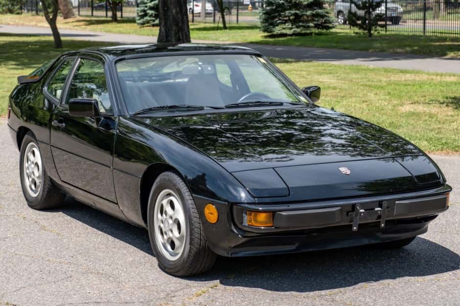 1987 Porsche 924 sold for $6,100