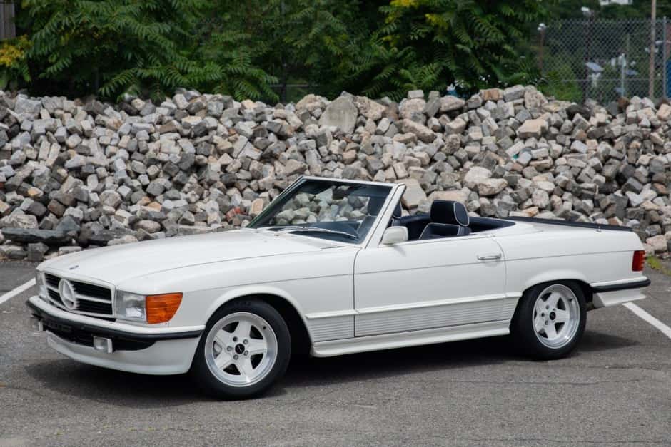 1972 Mercedes-Benz R107 SL sold for $27,111